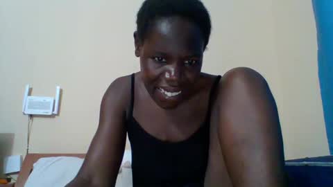 Snapshot of blacksexygal chatting on 05-07-26, 05:18 SARAH online show from 05-07-26, 05:18