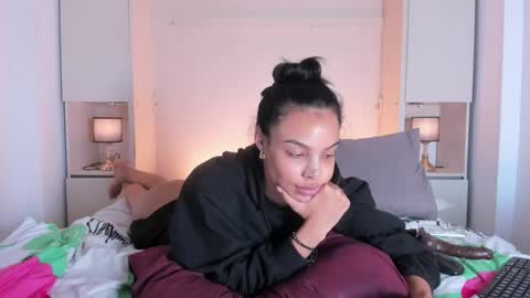 Snapshot of blackywhiite chatting on 10-15-25, 04:29 GRACE online show from 10-15-25, 04:29