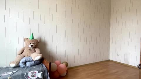 Mila online show from 03-26-26, 06:30