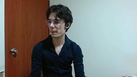 Snapshot of blakeshatter chatting on 12-12-24, 01:43 blakeshatter online show from 12-12-24, 01:43