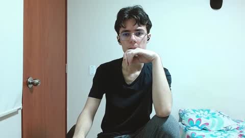 Snapshot of blakeshatter chatting on 01-09-25, 04:17 blakeshatter online show from 01-09-25, 04:17