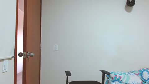 Snapshot of blakeshatter chatting on 01-19-25, 01:22 blakeshatter online show from 01-19-25, 01:22