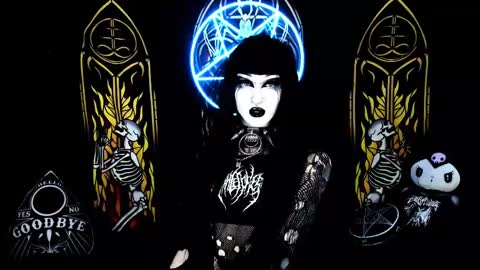 Snapshot of blasphemiangxrl chatting on 02-14-25, 11:09 online show from 02-14-25, 11:09