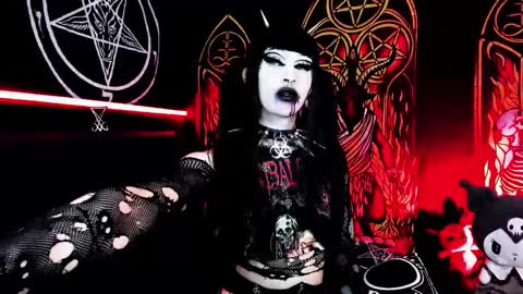 Snapshot of blasphemiangxrl chatting on 10-12-25, 03:33 online show from 10-12-25, 03:33