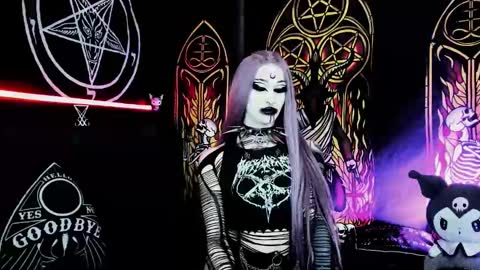 Snapshot of blasphemiangxrl chatting on 10-17-25, 01:57 online show from 10-17-25, 01:57