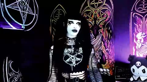 Snapshot of blasphemiangxrl chatting on 11-01-25, 12:01 online show from 11-01-25, 12:01