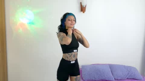 Snapshot of blazing_haze chatting on 10-28-25, 04:05 Susan Haze      online show from 10-28-25, 04:05