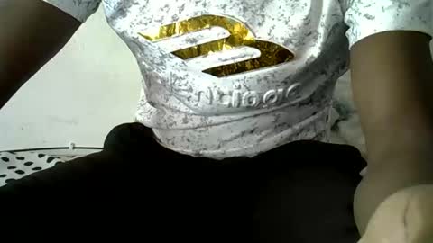 Snapshot of blesse_mixed chatting on 10-12-25, 10:14 Black brown online show from 10-12-25, 10:14