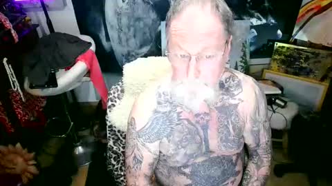 Snapshot of blindsurfer780299 chatting on 10-12-25, 05:06 blindsurfer780299 online show from 10-12-25, 05:06