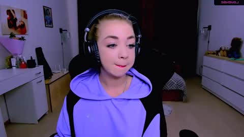 Nicole online show from 10-01-25, 01:17