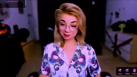 Nicole online show from 10-24-25, 03:03