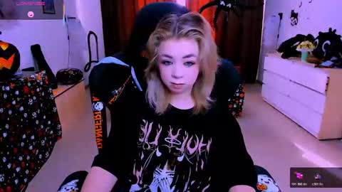 Nicole online show from 10-27-25, 09:13