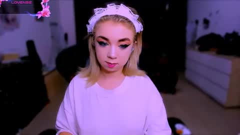 Nicole online show from 11-16-25, 02:44