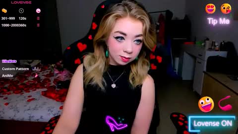 Snapshot of blinkofeyess chatting on 02-18-26, 05:25 Nicole online show from 02-18-26, 05:25