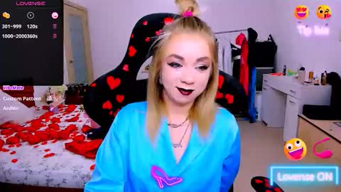 Snapshot of blinkofeyess chatting on 02-19-26, 03:57 Nicole online show from 02-19-26, 03:57