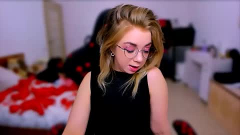 Snapshot of blinkofeyess chatting on 03-05-26, 05:58 Nicole online show from 03-05-26, 05:58