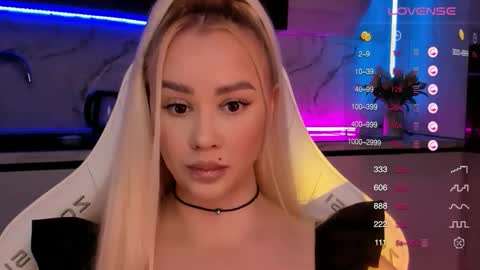 Lana online show from 11-11-25, 07:19