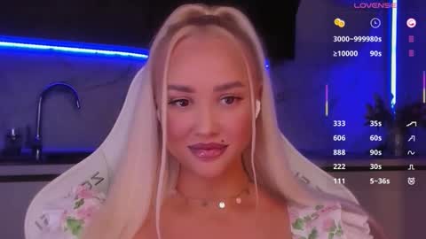 Snapshot of blond_diamond chatting on 05-15-26, 01:12 Lana online show from 05-15-26, 01:12