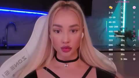 Snapshot of blond_diamond chatting on 06-02-26, 12:23 Lana online show from 06-02-26, 12:23