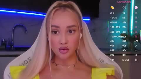 Snapshot of blond_diamond chatting on 06-08-26, 07:31 Lana online show from 06-08-26, 07:31