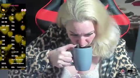 Snapshot of blond_ledi chatting on 03-03-25, 05:07 blond_ledi online show from 03-03-25, 05:07