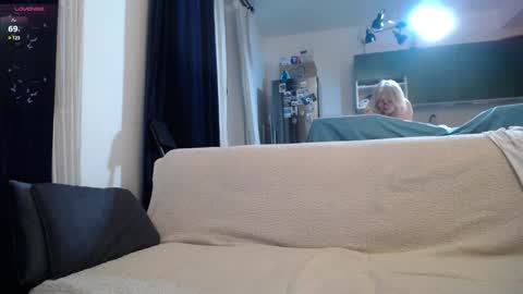 Snapshot of blond_woman chatting on 01-06-25, 08:28 Karina online show from 01-06-25, 08:28