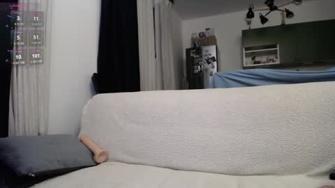 Snapshot of blond_woman chatting on 01-12-25, 11:26 Karina online show from 01-12-25, 11:26