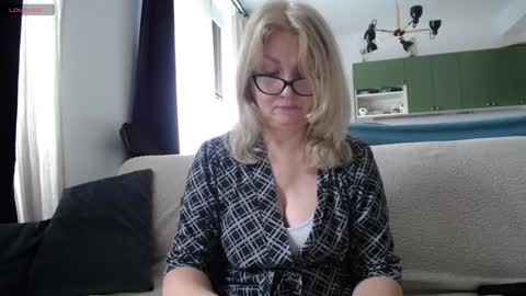 Snapshot of blond_woman chatting on 01-27-25, 11:22 Karina online show from 01-27-25, 11:22