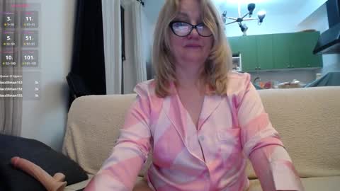 Snapshot of blond_woman chatting on 01-27-25, 08:28 Karina online show from 01-27-25, 08:28
