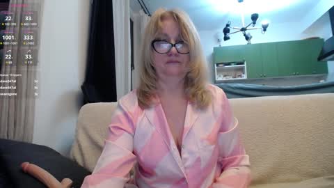 Snapshot of blond_woman chatting on 01-27-25, 11:33 Karina online show from 01-27-25, 11:33