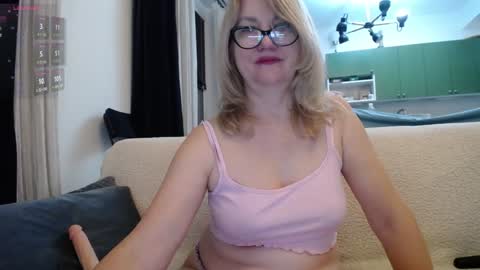 Snapshot of blond_woman chatting on 01-30-25, 08:21 Karina online show from 01-30-25, 08:21