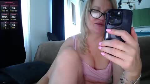 Snapshot of blond_woman chatting on 02-09-25, 10:53 Karina online show from 02-09-25, 10:53