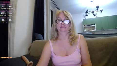 Snapshot of blond_woman chatting on 02-16-25, 12:19 Karina online show from 02-16-25, 12:19