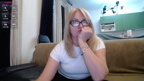 Snapshot of blond_woman chatting on 02-18-25, 08:25 Karina online show from 02-18-25, 08:25
