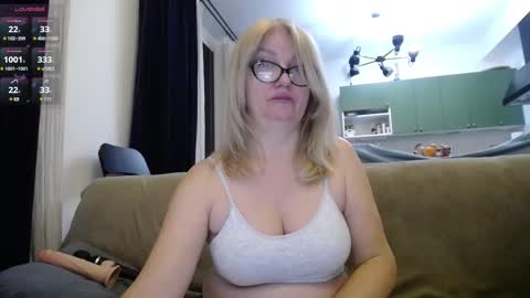 Snapshot of blond_woman chatting on 02-20-25, 09:20 Karina online show from 02-20-25, 09:20