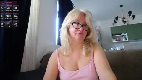 Snapshot of blond_woman chatting on 03-07-25, 11:07 Karina online show from 03-07-25, 11:07