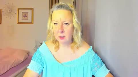 Snapshot of blonde_angel20 chatting on 01-02-25, 05:24 Nicole online show from 01-02-25, 05:24