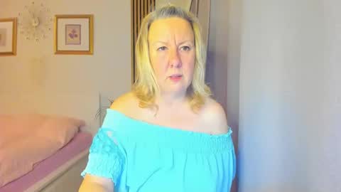 Snapshot of blonde_angel20 chatting on 01-02-25, 04:02 Nicole online show from 01-02-25, 04:02