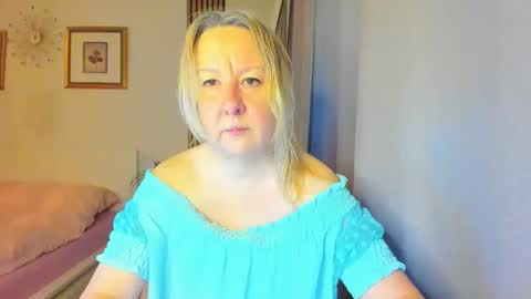 Snapshot of blonde_angel20 chatting on 01-03-25, 05:17 Nicole online show from 01-03-25, 05:17