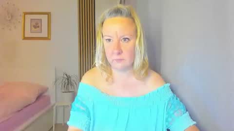 Snapshot of blonde_angel20 chatting on 01-06-25, 07:13 Nicole online show from 01-06-25, 07:13