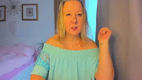 Snapshot of blonde_angel20 chatting on 01-14-25, 10:27 Nicole online show from 01-14-25, 10:27