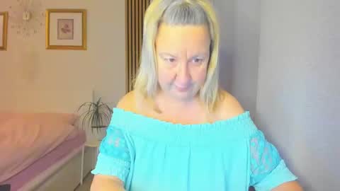 Snapshot of blonde_angel20 chatting on 01-20-25, 05:16 Nicole online show from 01-20-25, 05:16