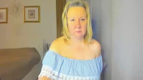 Snapshot of blonde_angel20 chatting on 01-22-25, 05:28 Nicole online show from 01-22-25, 05:28