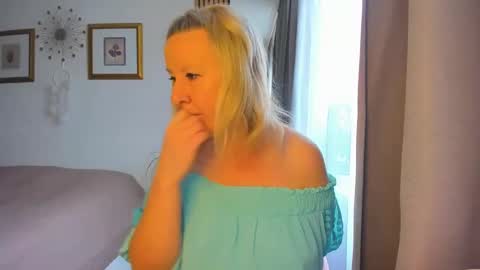 Snapshot of blonde_angel20 chatting on 01-28-25, 09:08 Nicole online show from 01-28-25, 09:08