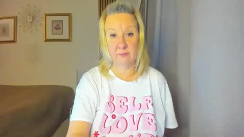 Snapshot of blonde_angel20 chatting on 01-28-25, 05:14 Nicole online show from 01-28-25, 05:14