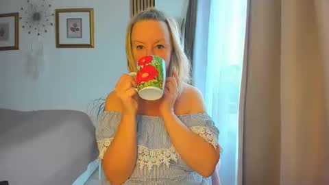 Snapshot of blonde_angel20 chatting on 01-29-25, 10:05 Nicole online show from 01-29-25, 10:05