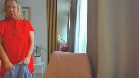 Snapshot of blonde_angel20 chatting on 02-01-25, 08:50 Nicole online show from 02-01-25, 08:50