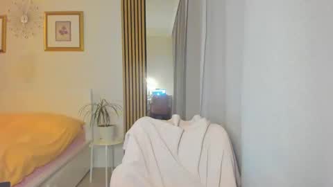 Snapshot of blonde_angel20 chatting on 02-05-25, 04:58 Nicole online show from 02-05-25, 04:58