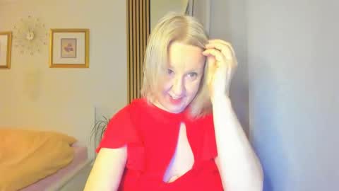 Snapshot of blonde_angel20 chatting on 02-06-25, 05:25 Nicole online show from 02-06-25, 05:25