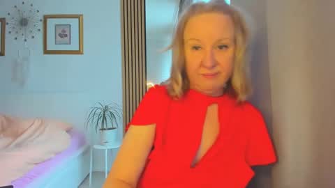 Snapshot of blonde_angel20 chatting on 02-06-25, 08:39 Nicole online show from 02-06-25, 08:39